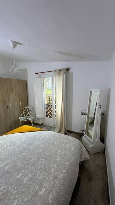 Habitacion Roca Foradada En Casa Cami De Les Aiguees Monistrol De Montserrat Экстерьер фото